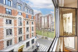 Paris 10th District – A 4-room apartment with a balcony