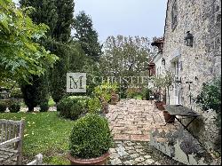 Idyllic farmhouse with outbuildings in the Loire valley with 4 hectares of land