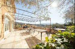 Mas provençal with exceptional view and swimming pool