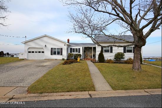 87 Cayuga Avenue, Oceanport NJ 07757