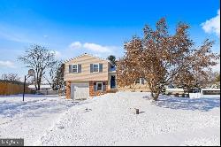 6 Ivywood Court, Lancaster PA 17603