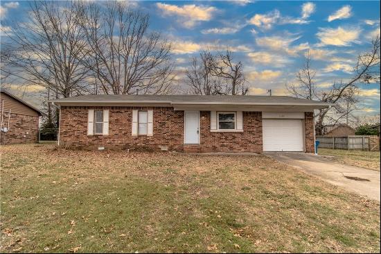 2206 Douglas Street, Bentonville AR 72712