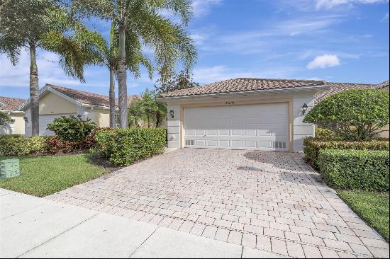 8379 Saint Johns Court, Wellington FL 33414