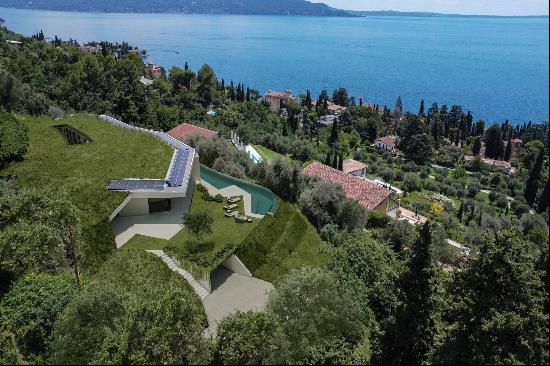 Exclusive Design Villa with swimmingpool and unique panorama over Lake Garda