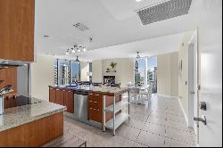 185 Sw 7th St,Miami, FL, 33130