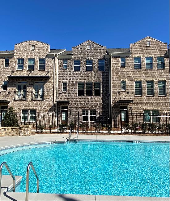 Luxury Townhouse with Pool View in Prime Location