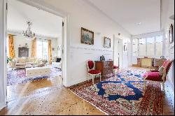 Trocadero / Kléber - Beautiful family and reception apartment with unobstructed view