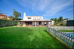 Luxury Villa in an Exclusive Gated Community in Estoril