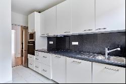 Neuilly-sur-Seine  -  A bright 2-bed apartment with a balcony