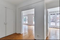 Neuilly-sur-Seine  -  A bright 2-bed apartment with a balcony