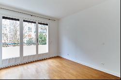 Neuilly-sur-Seine  -  A bright 2-bed apartment with a balcony