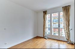 Neuilly-sur-Seine  -  A bright 2-bed apartment with a balcony