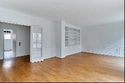 Neuilly-sur-Seine  -  A bright 2-bed apartment with a balcony