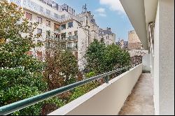 Neuilly-sur-Seine  -  A bright 2-bed apartment with a balcony