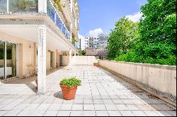 Saint-Cloud  -  A 2/3 bed apartment with a superb terrace