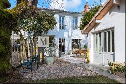 BORDEAUX – STONE HOUSE WITH PARKING AND SWIMMING POOL