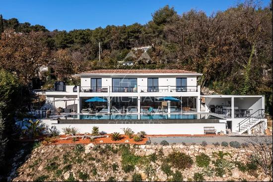 Superb villa in Tourrettes-sur-Loup with swimming pool and panoramic sea view