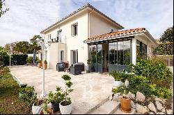 SAINT-PAUL-LÈS-DAX, ELEGANT HOME IN A TRANQUIL RESIDENTIAL SETTING