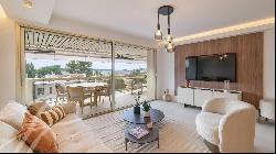 Cannes Palm Beach 4-room apartment in residence with swimming pool