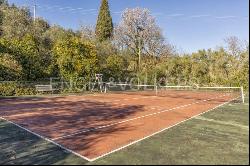 Elegant Farmhouse with Pool and Tennis Court in Chianti Classico