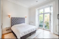 Refurbished three-bedroom apartment in the heart of St John’s Wood