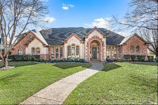 Elegant Southlake Home: Prime Location in Cambridge Place!