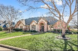 Elegant Southlake Home: Prime Location in Cambridge Place!