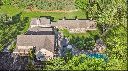 Serene Retreat in Greens Farms Neighborhood