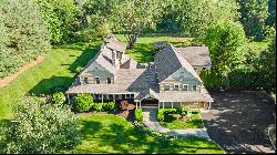 Serene Retreat in Greens Farms Neighborhood