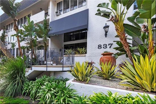 837 N West Knoll Drive #109, West Hollywood CA 90069