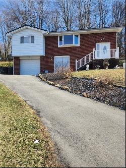 5705 Grant St, Murrysville PA 15632