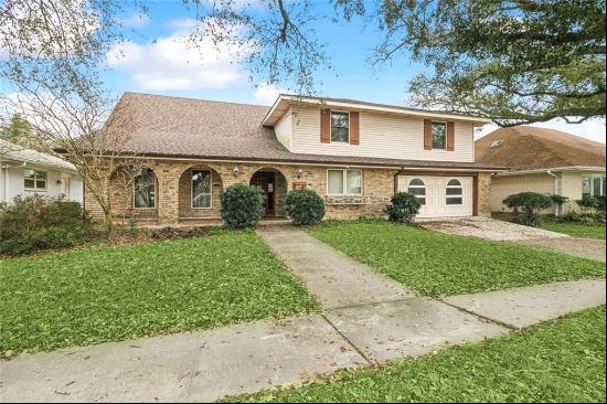 5009 Haring Court, Metairie LA 70006