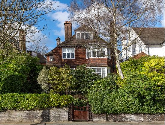 Oakhill Avenue, London, NW3 7RE