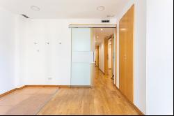 FUNCTIONAL FLAT TO REFURBISH NEXT TO FRANCESC MACIa, Barcelona 08036