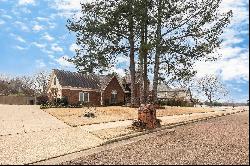 1199 Autumn Lake Dr, Collierville TN 38017