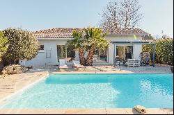 Spacious 5-Bedroom Home with Pool in Saint-Médard-en-Jalles