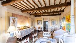 The Torretta House with open views and frescoes, Cortona - Tuscany