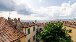 The Torretta House with open views and frescoes, Cortona - Tuscany