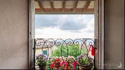 The Torretta House with open views and frescoes, Cortona - Tuscany