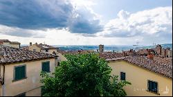 The Torretta House with open views and frescoes, Cortona - Tuscany