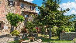 Il Poggio country house with apartments and pool, Arezzo