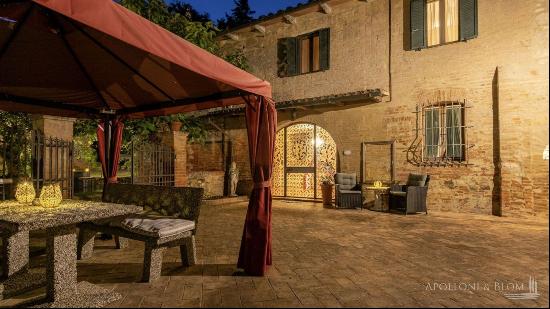 The Secular Olive Trees luxury B&B with view of Siena - Tuscany