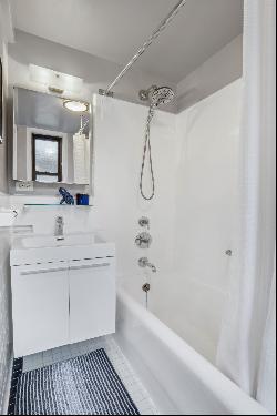 Pristine Renovated 1 Bed in Sutton Place