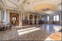 Prestigious frescoed Venetian villa in the Treviso hills