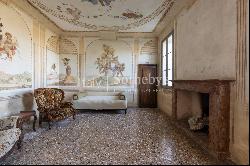 Prestigious frescoed Venetian villa in the Treviso hills