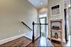 Gorgeous Townhome in Prime Perimeter Location