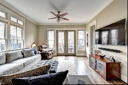 Gorgeous Townhome in Prime Perimeter Location