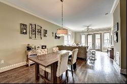 Gorgeous Townhome in Prime Perimeter Location