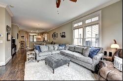 Gorgeous Townhome in Prime Perimeter Location