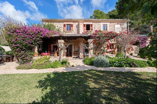 Romantic Finca with walking distance to the village of S'Arraco